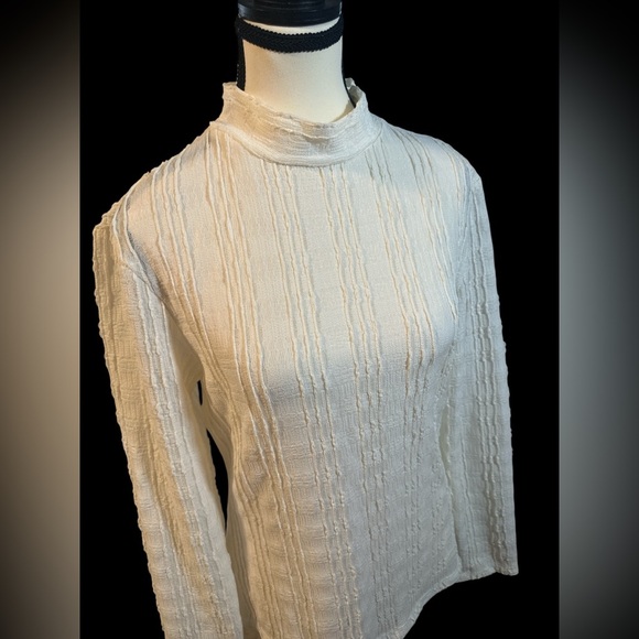 Max Studio Ivory Textured Long Sleeve Top - Picture 4 of 7